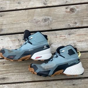 Salomon Womens Cross Hike Mid Gortex size 9